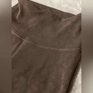 Brown Ribbed Leggings w/ pattern